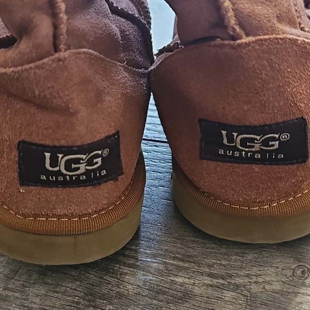 UGG Classic Short  Seude Boots